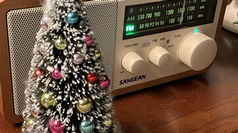 When Does Christmas Music Start on 93.9: A Timely Discussion on Radio Christmas